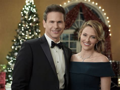 Christmas Wishes And Mistletoe Kisses Cast