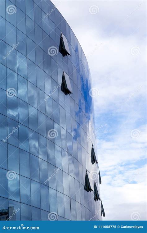 4. The Hollywood Facade: Reflections on Authenticity