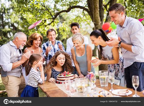 *Celebrando a la Familia* (Celebrating Family)