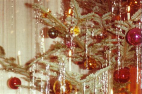 Nostalgic Notes for a Retro Christmas Vibe
