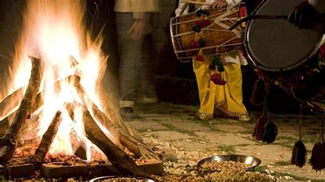 Poetic Wishes Celebrating the Lohri Bonfire & Treats (ਲੋਹੜੀ ਦੀ ਅੱਗ ਅਤੇ ਮਠਿਆਈਆਂ ਦਾ ਜਸ਼ਨ ਮਨਾਉਂਦੀਆਂ ਸ਼ੁਭਕਾਮਨਾਵਾਂ)