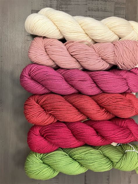 Purls of Wisdom: Punny & Playful Wishes for Your Favorite Crafter