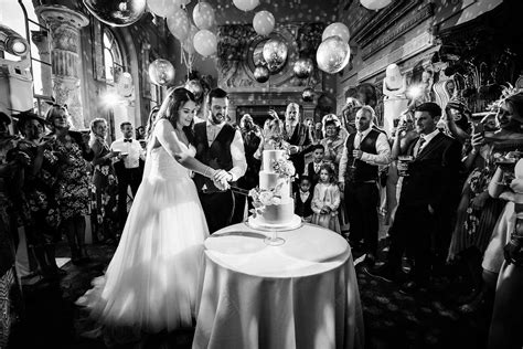 Sweet & Classic Wishes for the Cake Cutting Moment