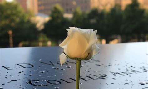 Tributes in a Caption: Messages for Social Media Memorials