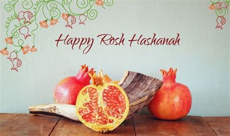 Shana Tova! How to Wish Someone a Happy Rosh Hashanah (Messages for Everyone)